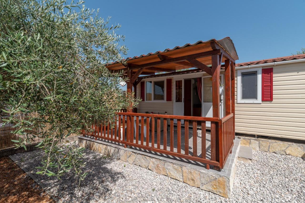 'Olive Grove' Camping House-Near The Beach Divulje Eksteriør billede